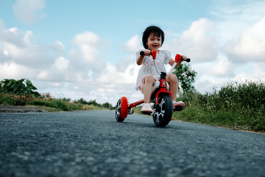 Šta je bolje tricikl za decu ili balans bicikl?